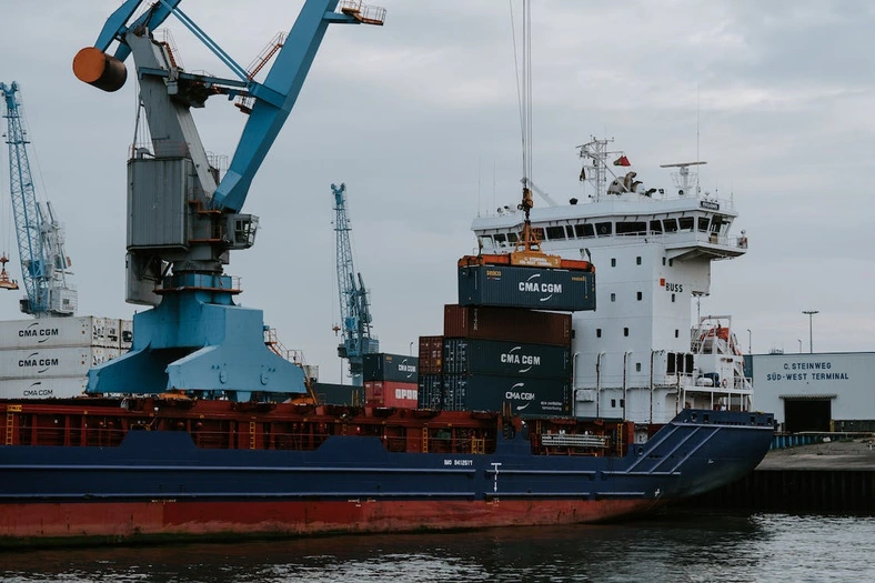 Air & sea freight — Airland Cargo photograph 3